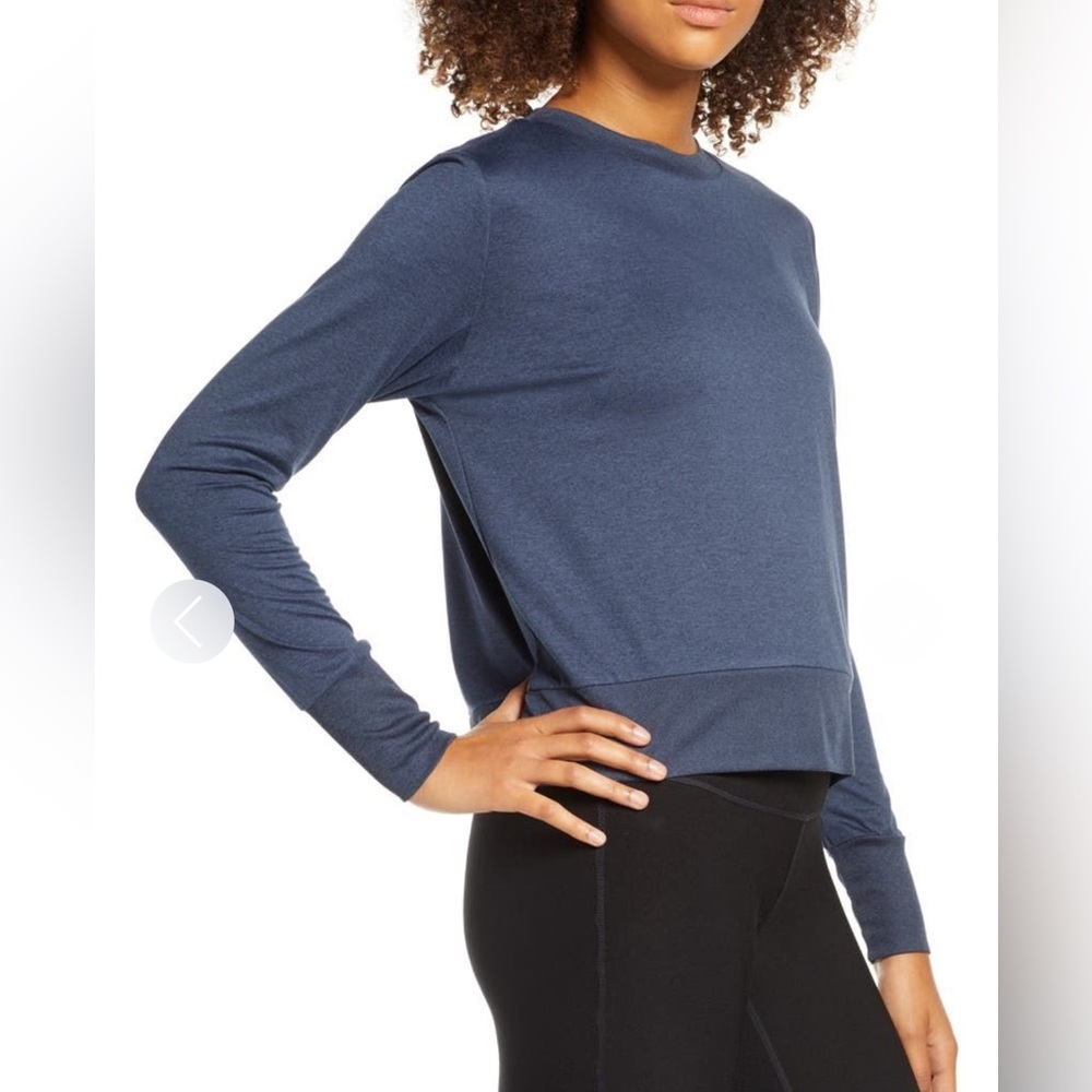 Vuori Women's Long Sleeve Crewneck Top in Navy Blue